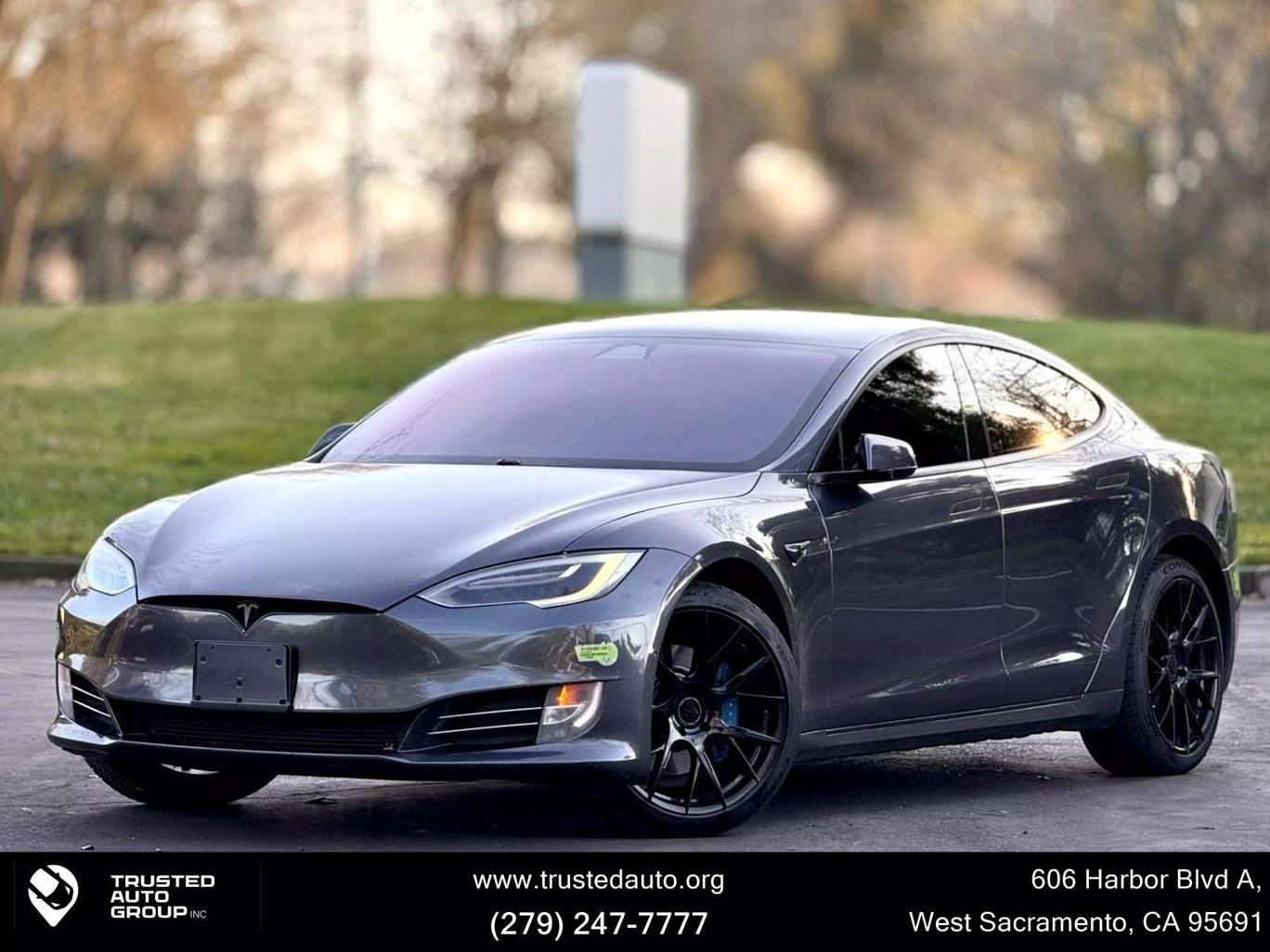 TESLA MODEL S 2018 5YJSA1E27JF246147 image